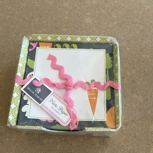 Fun Note Sheets with Carrots on each Sheet - 200 Sheets